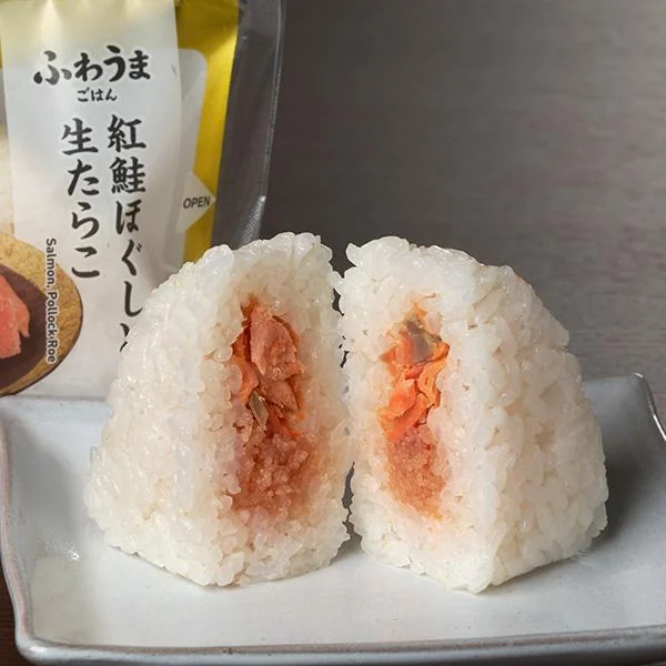 紅鮭ほぐしと生たらこおむすび