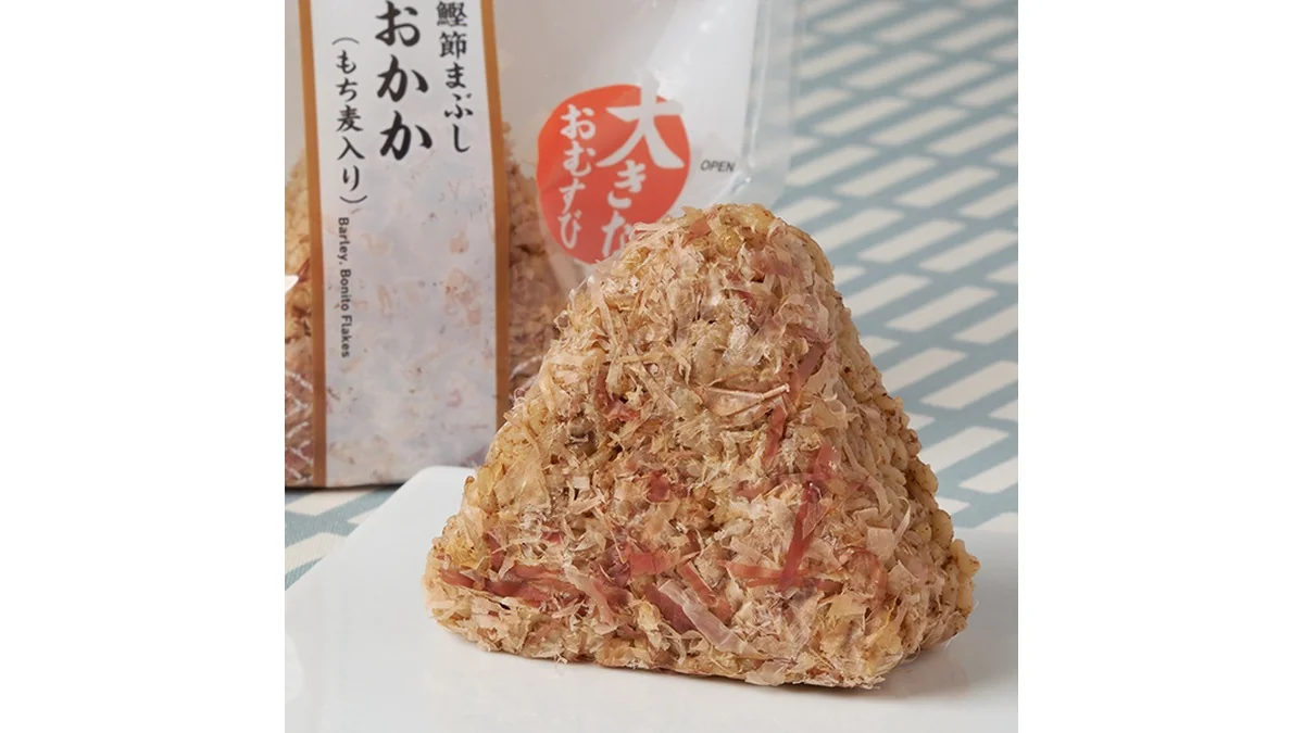 【九州】もち麦　大きなおむすび　おかか（鰹節まぶし）