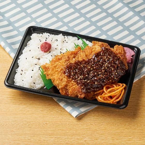 たっぷりごま入り特製ソース！チキンカツ弁当