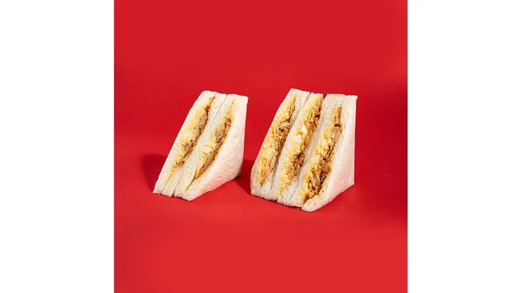 【なぜか45％増量作戦】テリヤキチキンとたまごのサンド