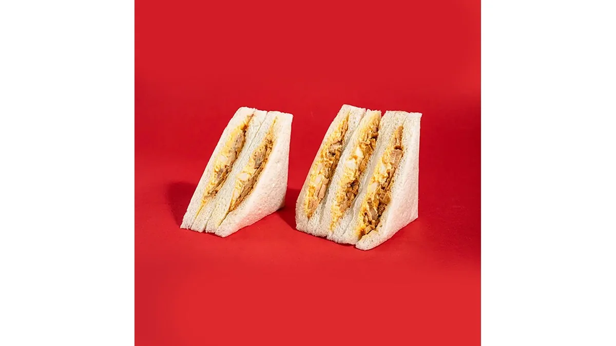 【なぜか45％増量作戦】テリヤキチキンとたまごのサンド