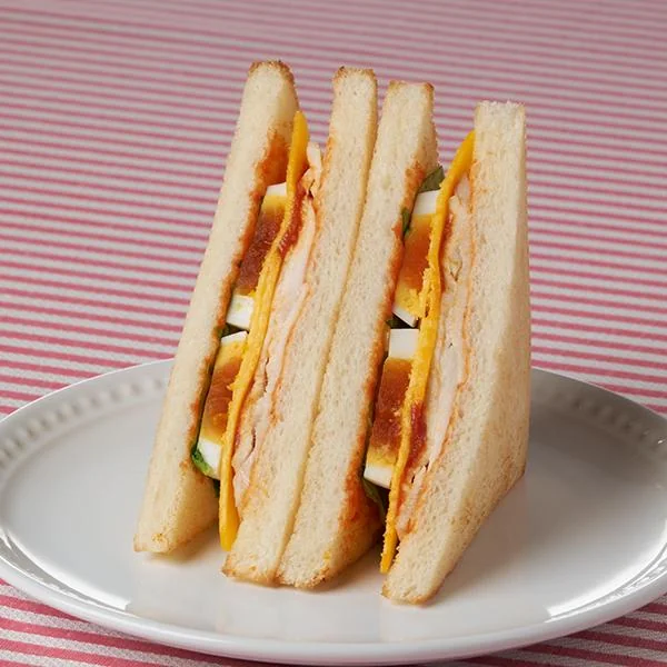 【ファミマ新作】【東京都の一部・神奈川県の一部】国産チキンとチェダーのトーストサンドのカロリーと口コミ！販売期間はいつまで？