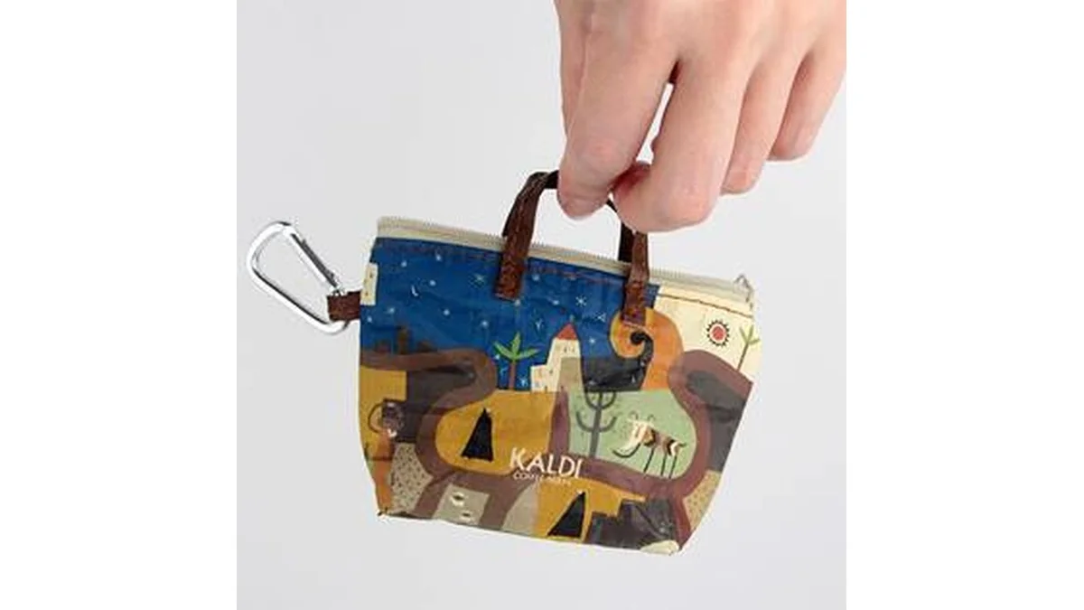 カルディ伝説柄カラビナ付きミニバッグ（コーヒーゼリー入り）　1個