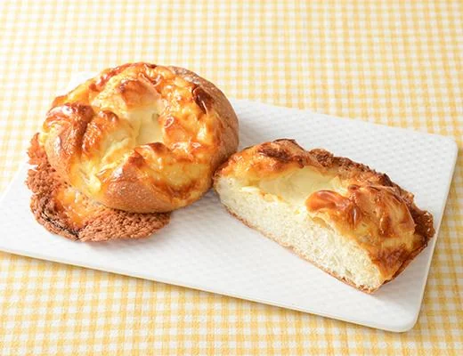 もっちりとしたパン　チーズだらけ