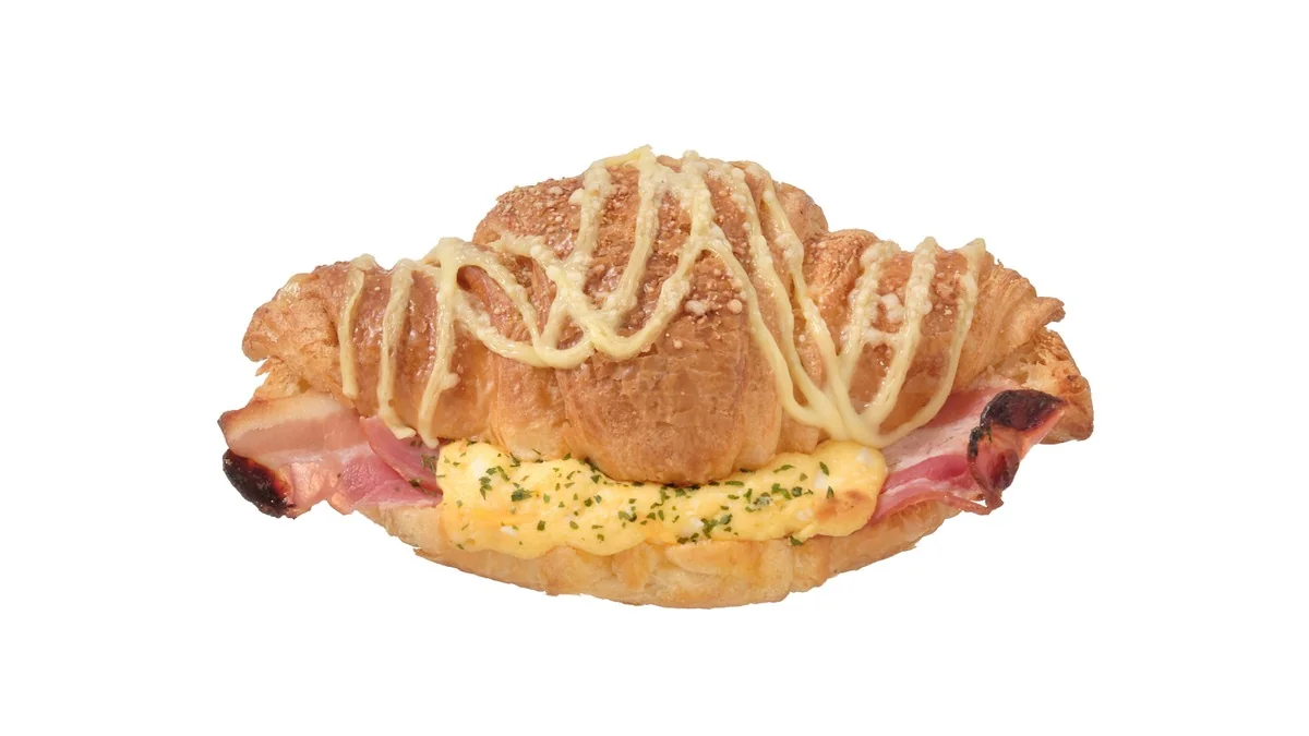 クロワッサン　ベーコンエッグ