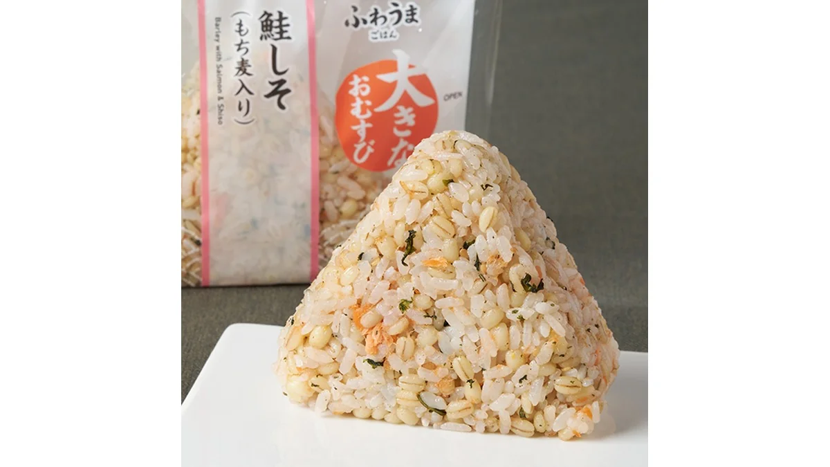 【関東の一部】大きなおむすび　もち麦　鮭しそ