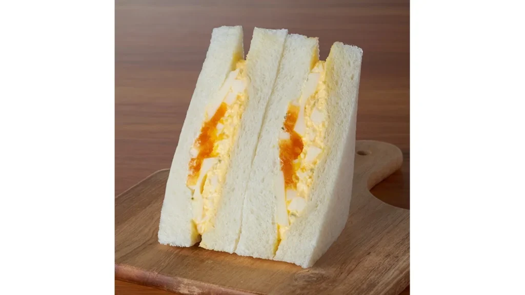 大きなサンドイッチ　たまごづくし