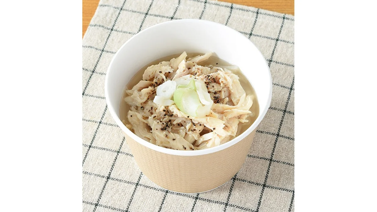 鶏の旨み広がる参鶏湯風スープ