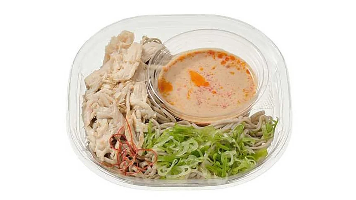 ピリ辛濃厚ごまだれ　冷し蒸し鶏そば