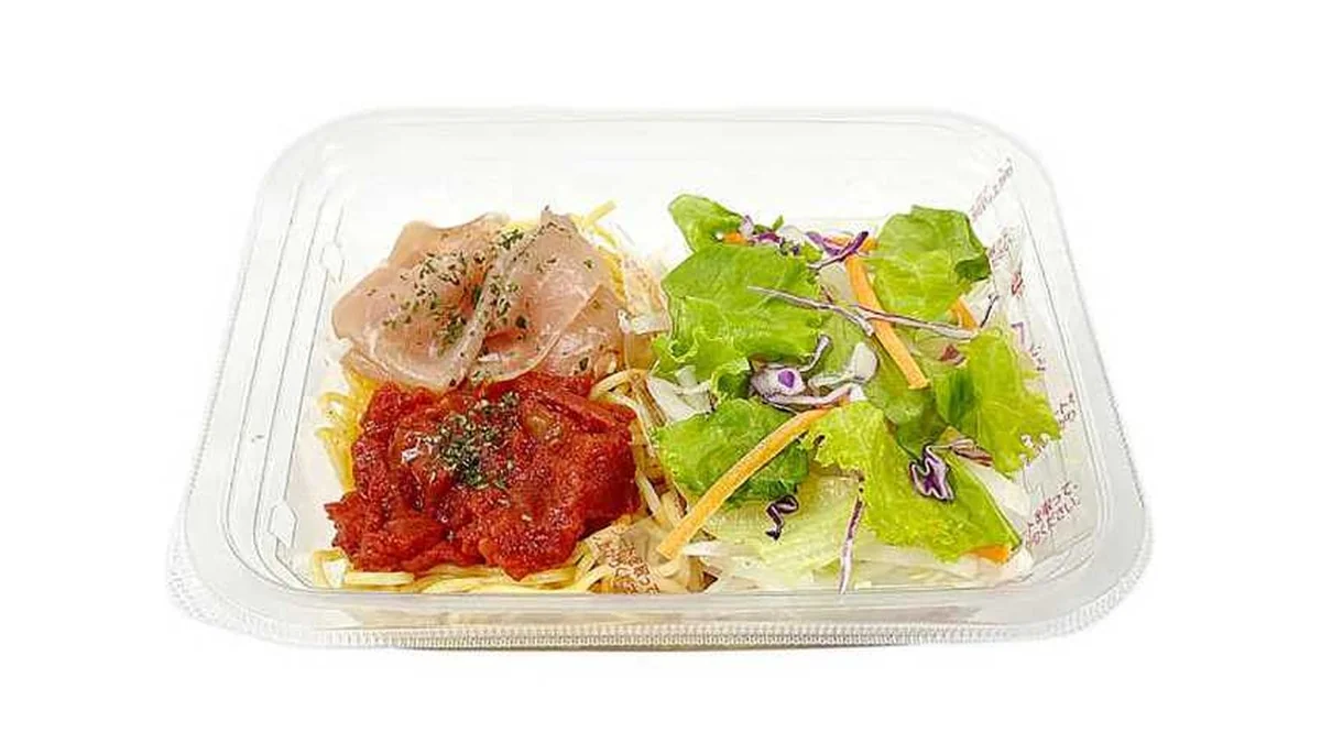 トマトと生ハムのパスタサラダ