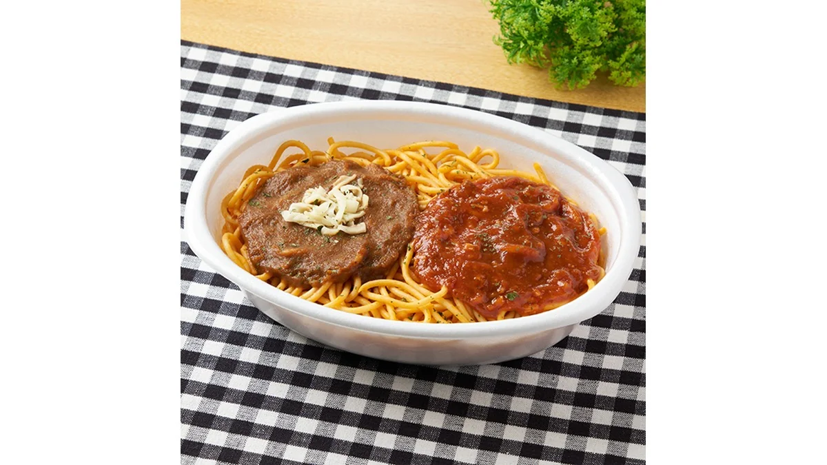内容量700gオーバー！　カレー&ミートパスタ
