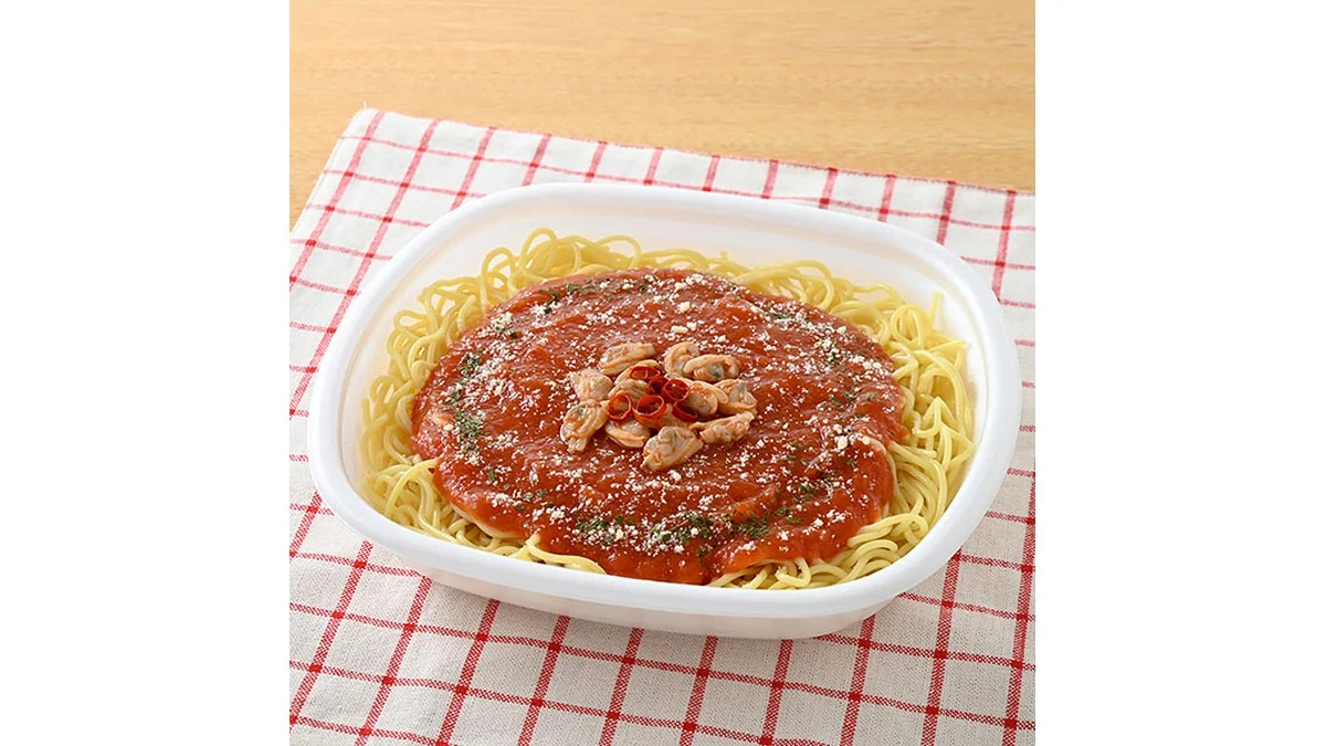 【関東の一部】辛味ソースがくせになるトマトのソースの生パスタ