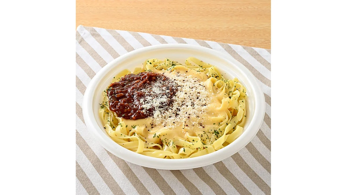 生パスタ　ミートカルボナーラ