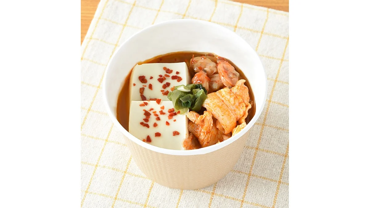 【関東の一部・関西】豚肉とあさりとキムチの旨辛スンドゥブスープ