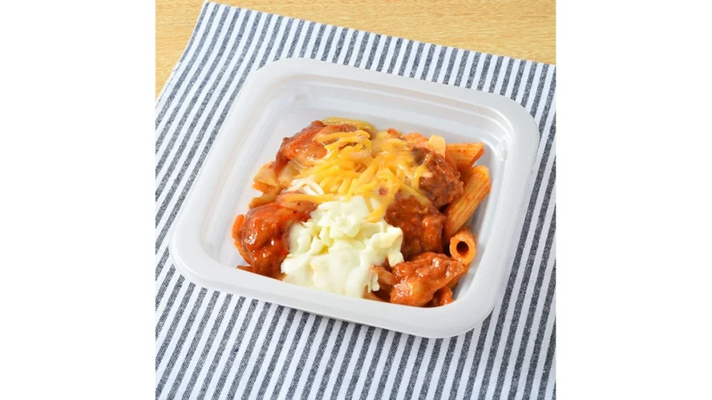 チーズソースで食べる韓国風旨辛チキン