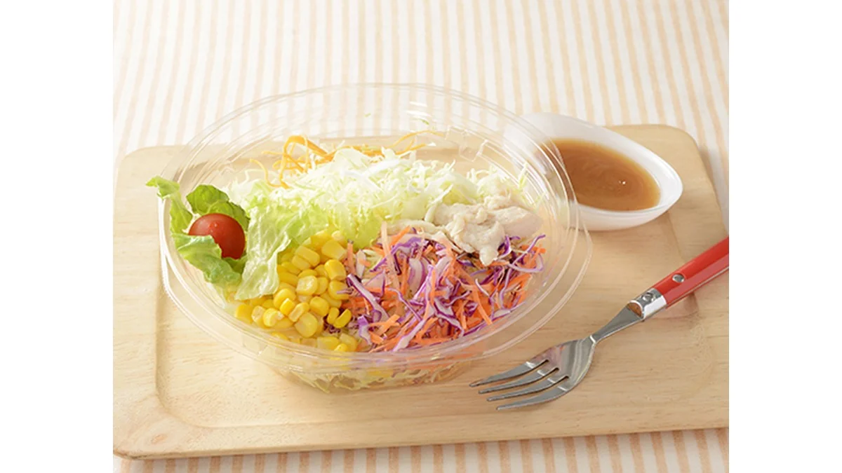 1食分の野菜が摂れる　パリパリ麺のサラダ
