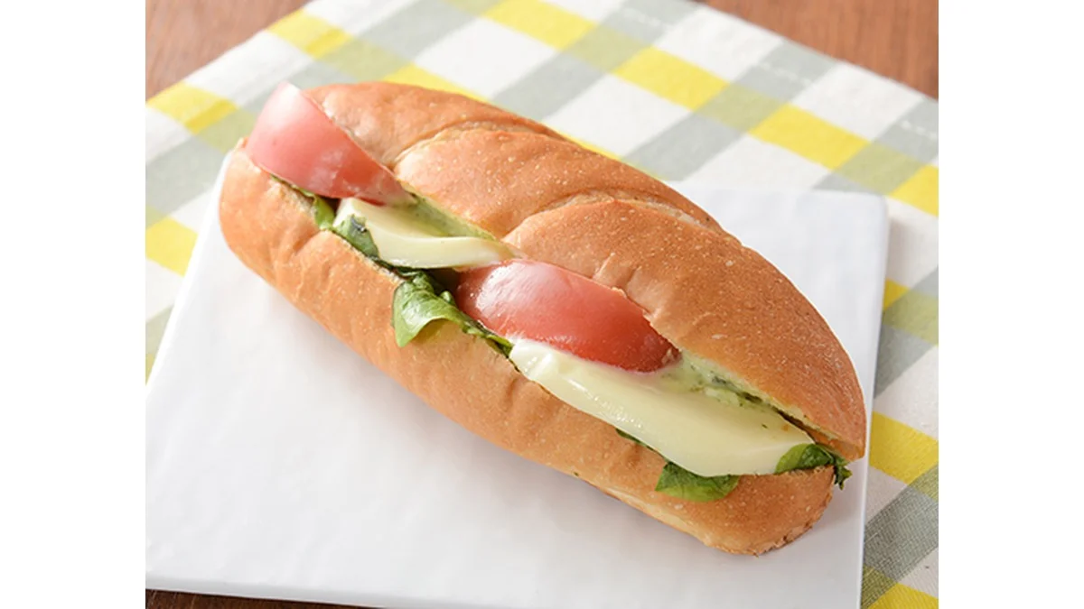 ROLLサンド　トマトとモッツァレラ