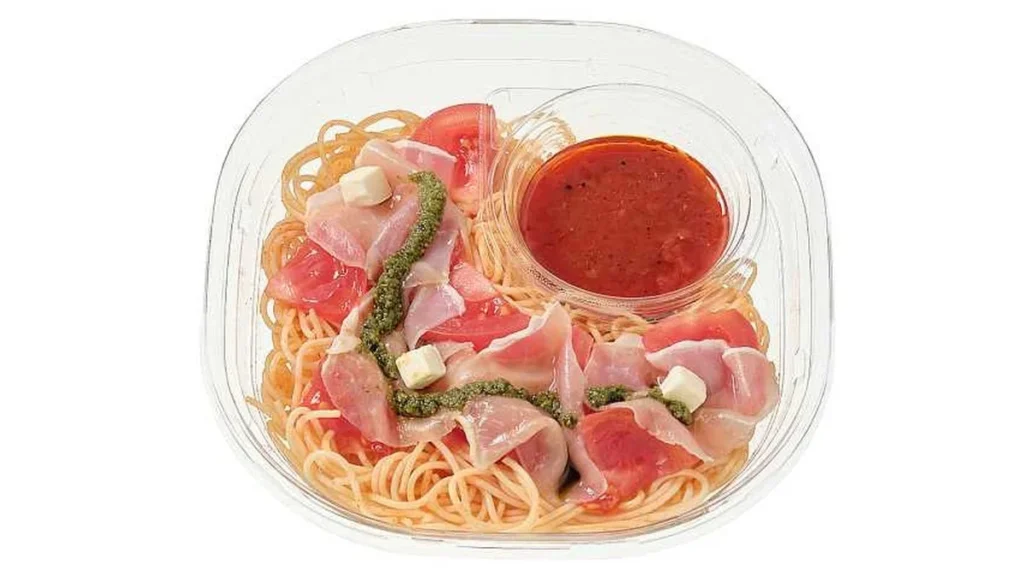 冷製パスタ　トマトと生ハムとチーズ