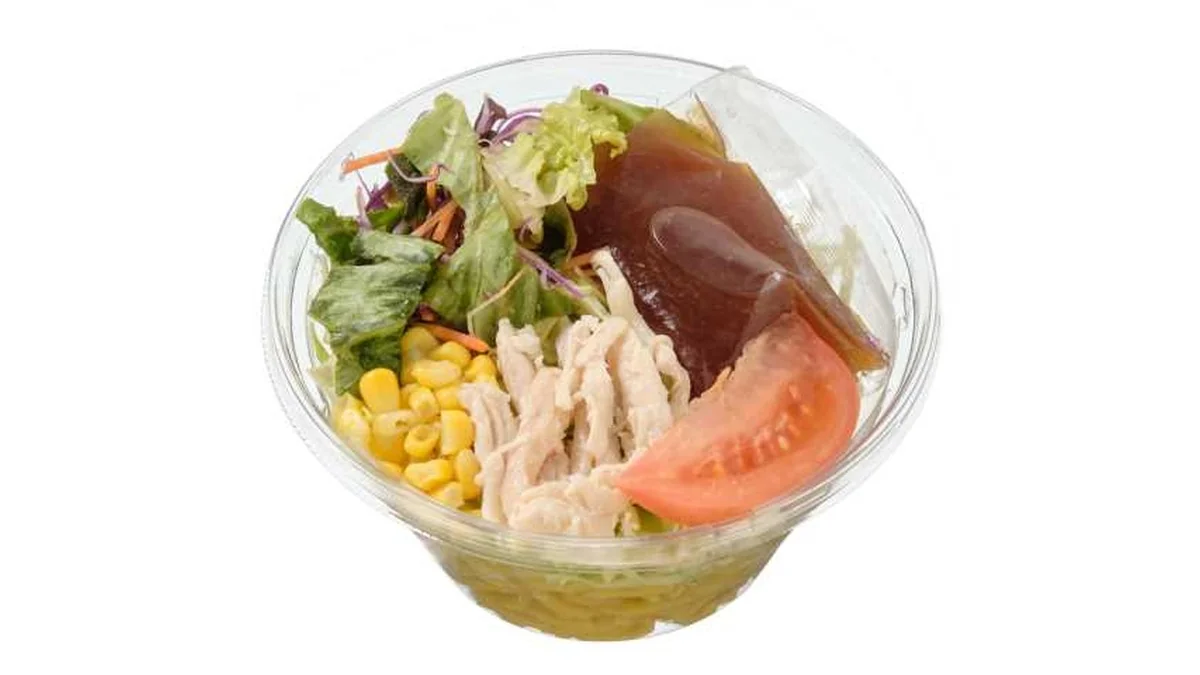 蒸し鶏と彩り野菜のラーメンサラダ