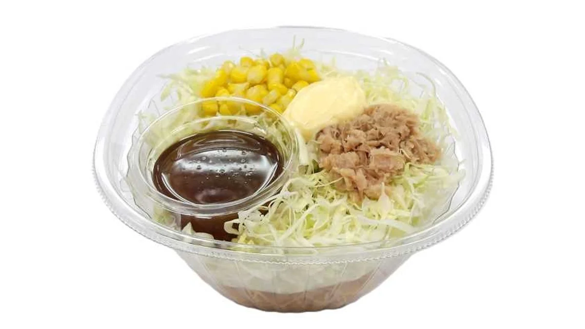 くずして食べるパリパリ麺のツナコーンサラダ
