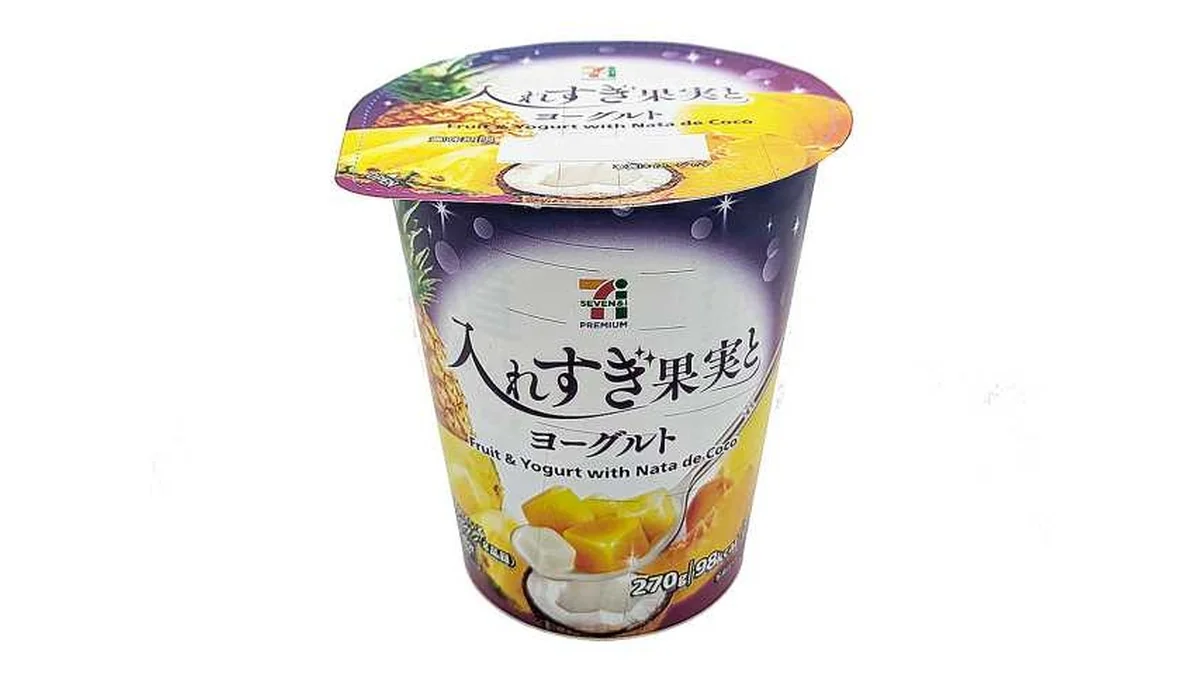 ７プレミアム　入れすぎ果実とヨーグルト　２７０ｇ