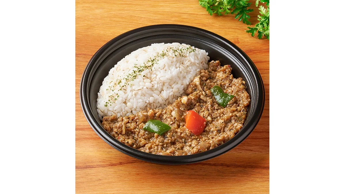 【関東の一部】オイスターの旨味広がるガパオライス(麦入りごはん )