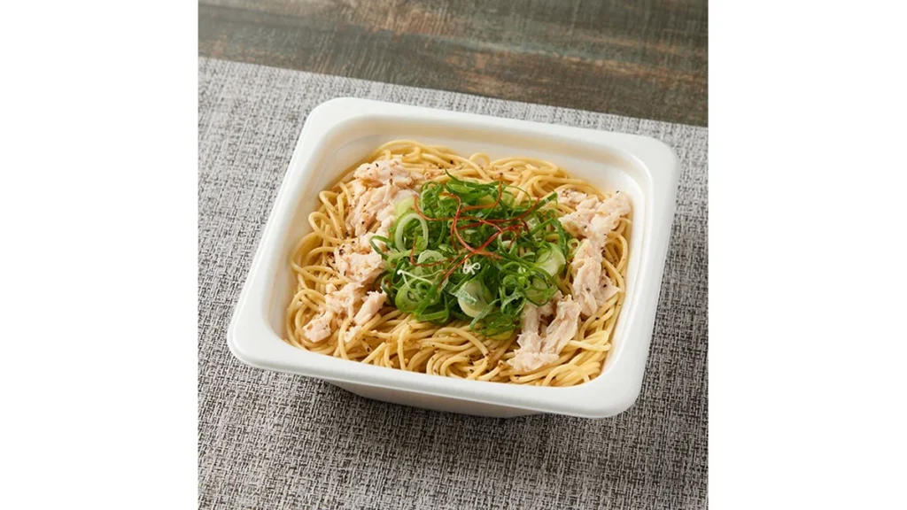 ごま油香る　青ねぎと蒸し鶏のパスタ