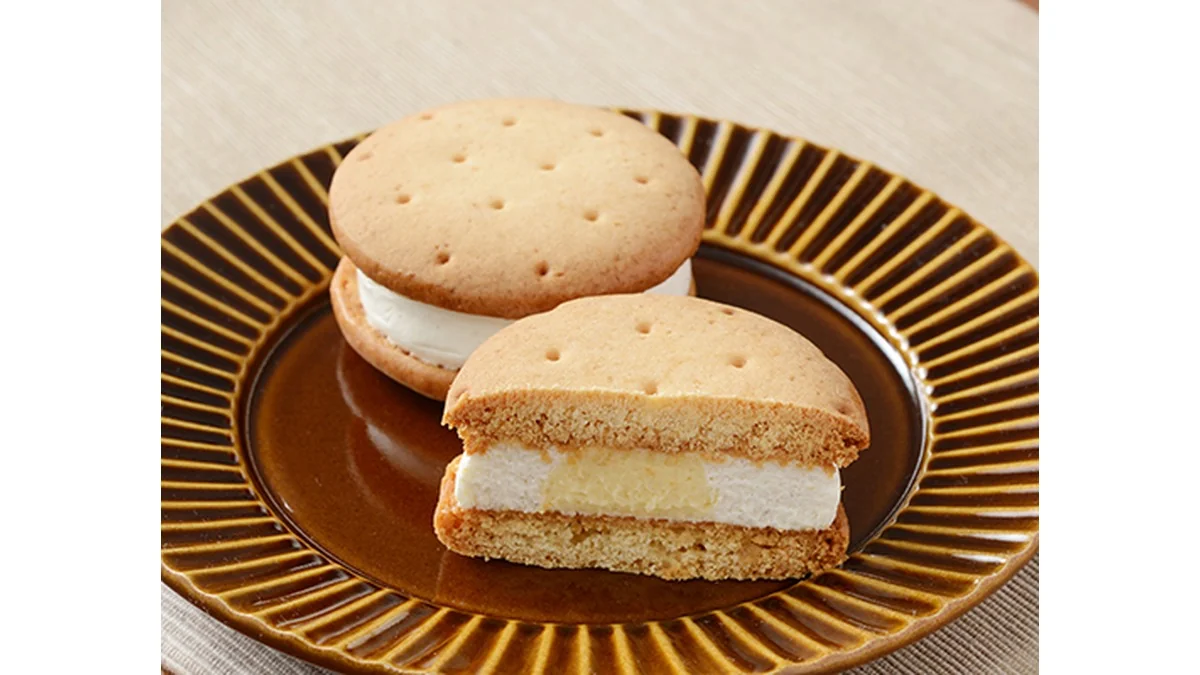 しっとりビスケットサンド　レアチーズ