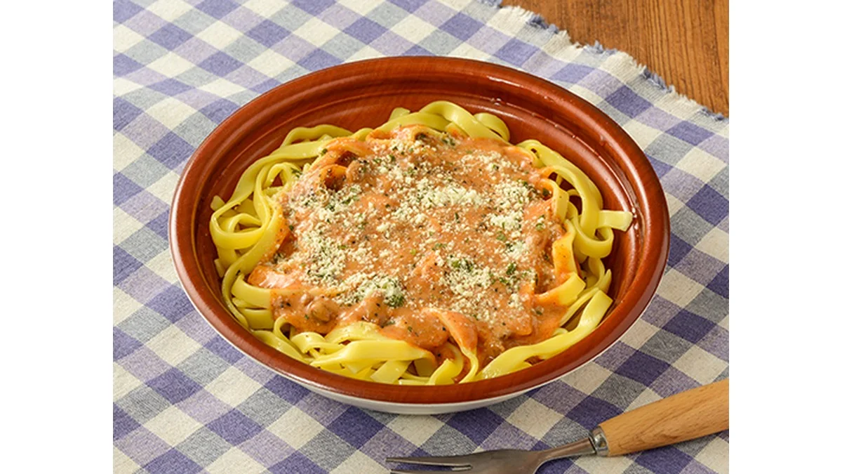 ソースたっぷり生パスタ ミートカルボナーラ
