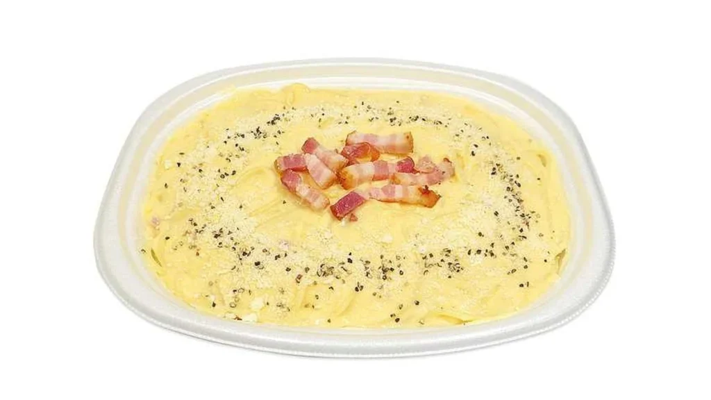 大盛りパスタ　カルボナーラ
