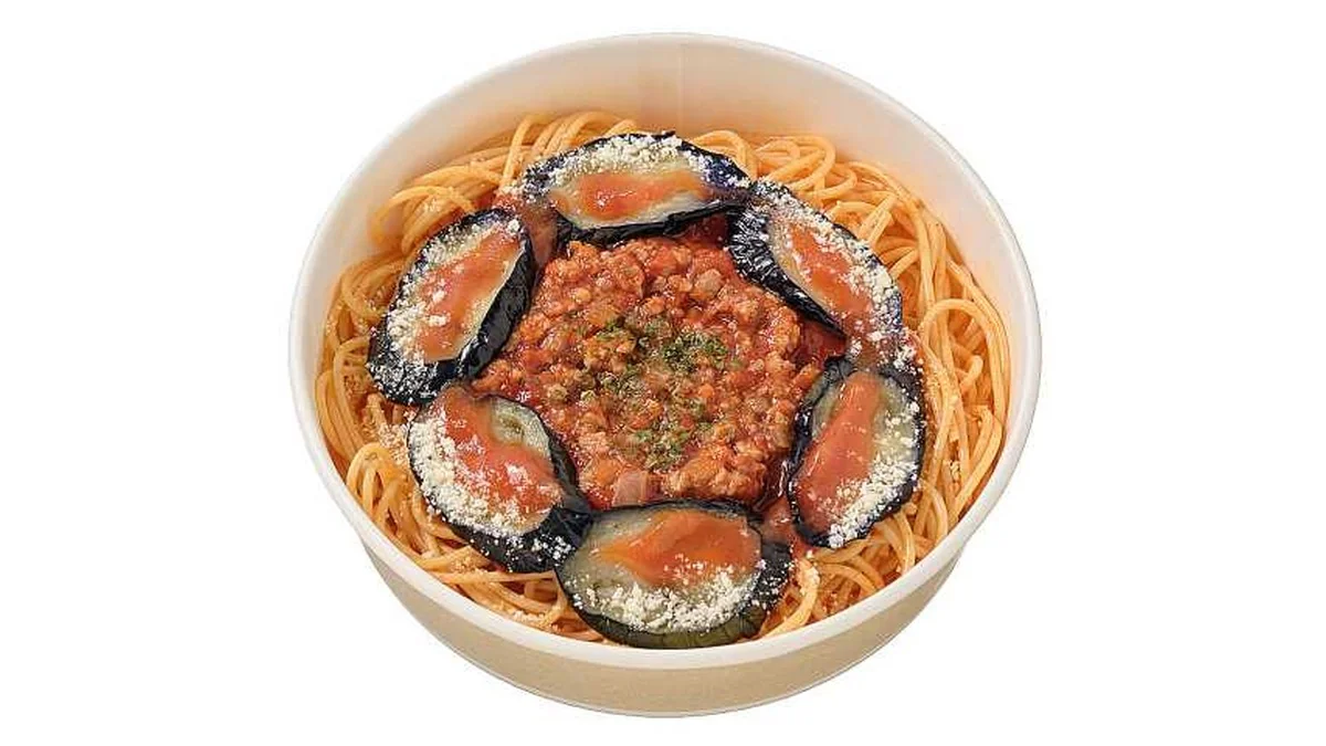 ナスと挽肉のピリ辛トマトソースパスタ
