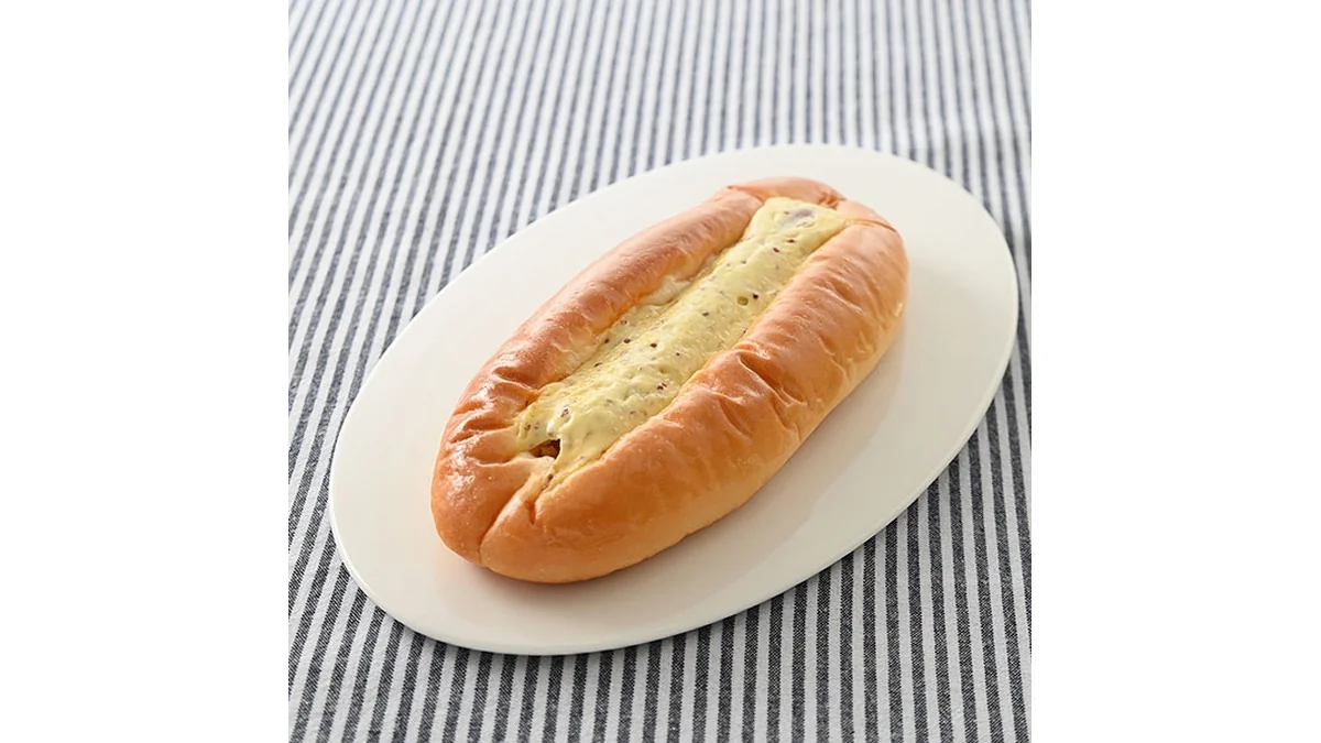 ジューシーソーセージパン(マスタードマヨソース)