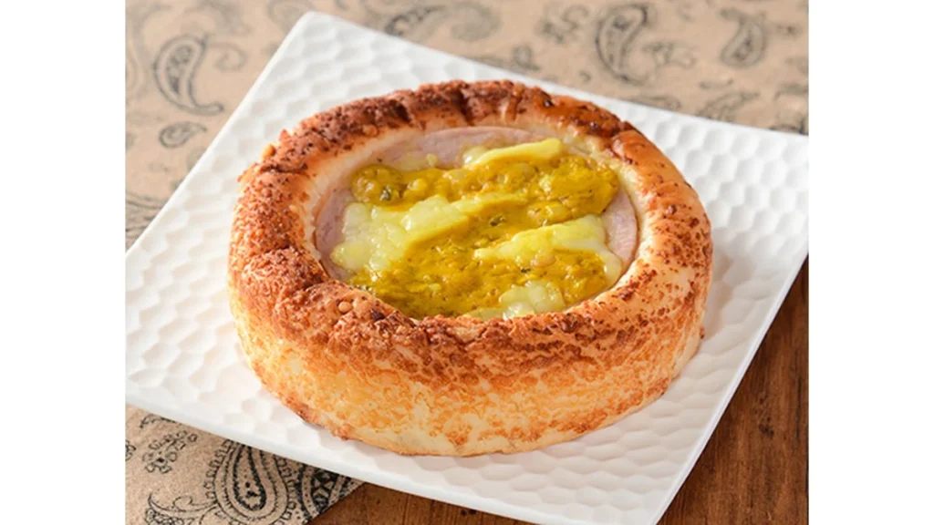 チーズとカレーのボロニアソーセージパン