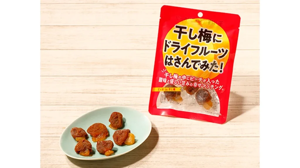 クリート　干し梅にドライフルーツはさんでみた！　ピーチin干し梅
