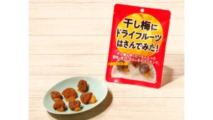 クリート　干し梅にドライフルーツはさんでみた！　ピーチin干し梅
