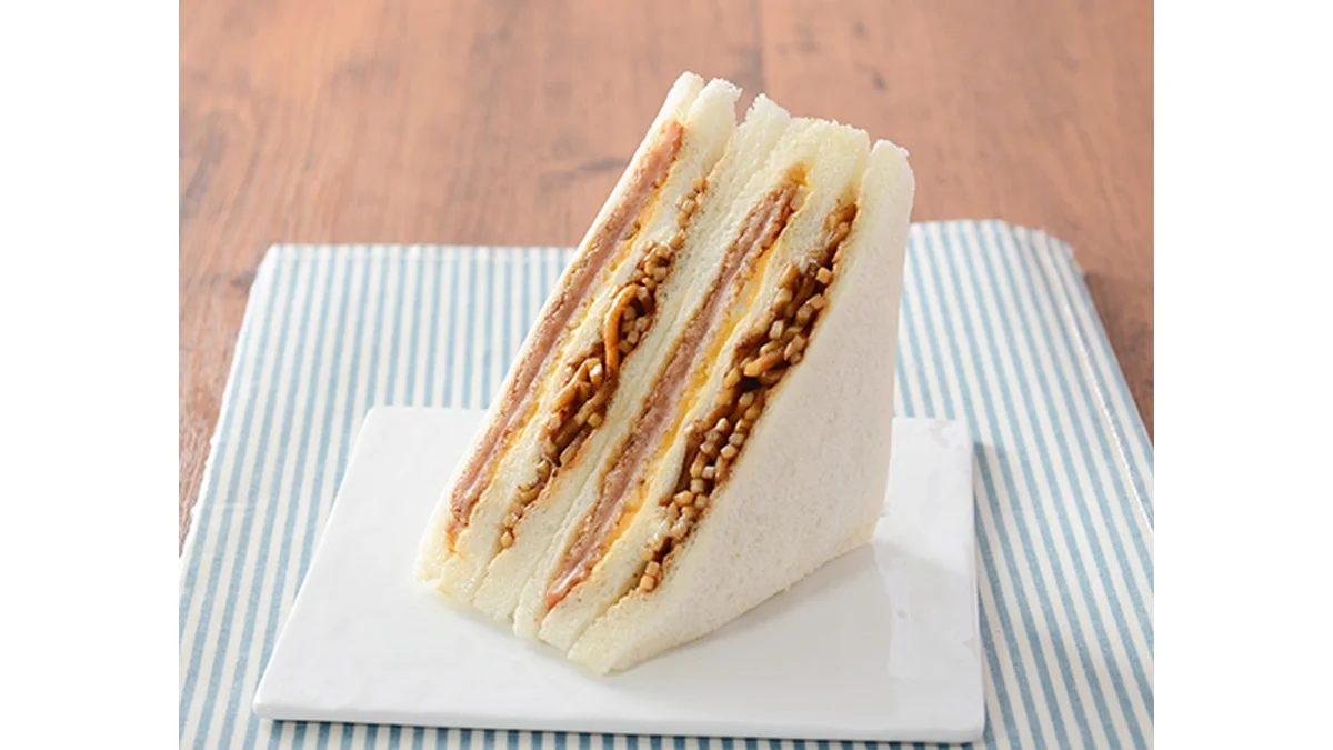 ハムカツ焼そばサンド
